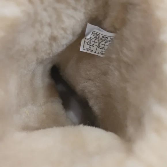 UGG Tan Suede Classic Boots - Picture 4 of 6